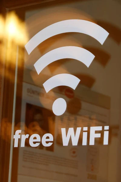 Logo de la marca "free WiFi " —  Fotos de Stock