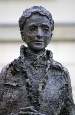 Lise Meitner portre heykel