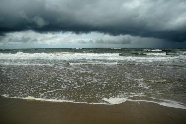 kumlu plaj ve seawaves 