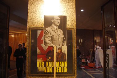 3000 olay Volksbuehne tiyatro anmak