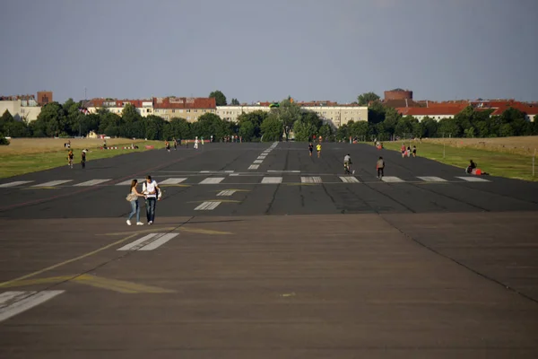 "Tempelhofer Feld ", l'ex aeroporto — Foto Stock