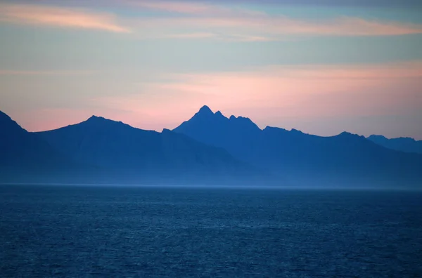 ノルウェーの真夜中の太陽 — ストック写真