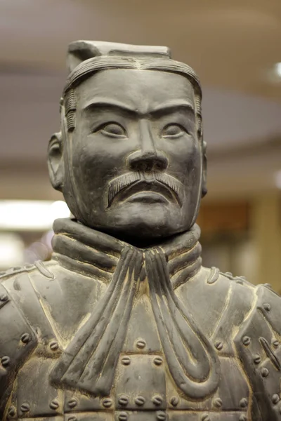 Фигура, изображающая первого китайского императора Чжэн-ди — стоковое фото
