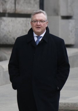  Frank Henkel Reichstag Binası bırakır 