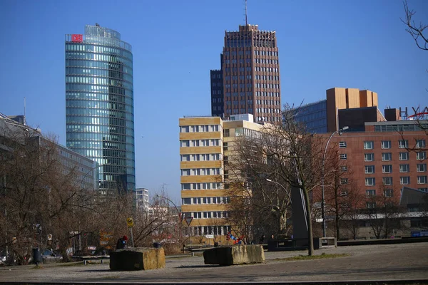  Potsdamer Platz gökdelenler