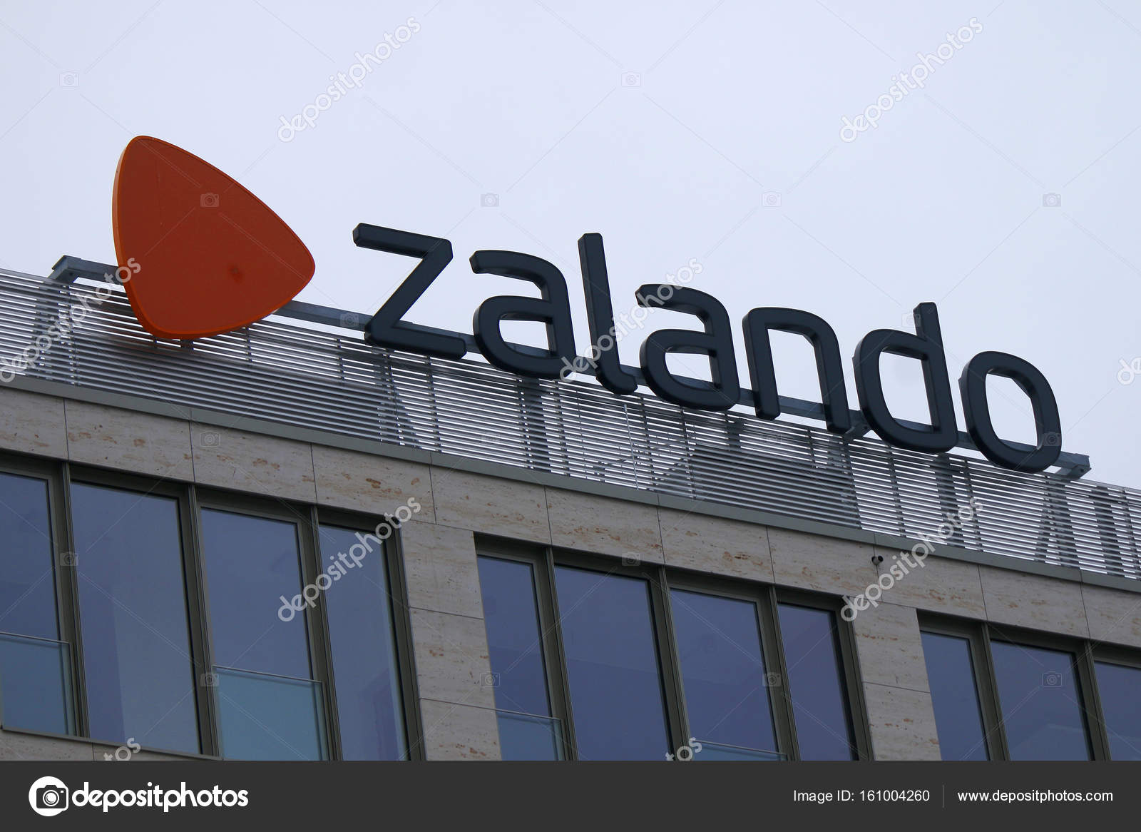 periódico Arte miércoles Zalando fotos de stock, imágenes de Zalando sin royalties | Depositphotos