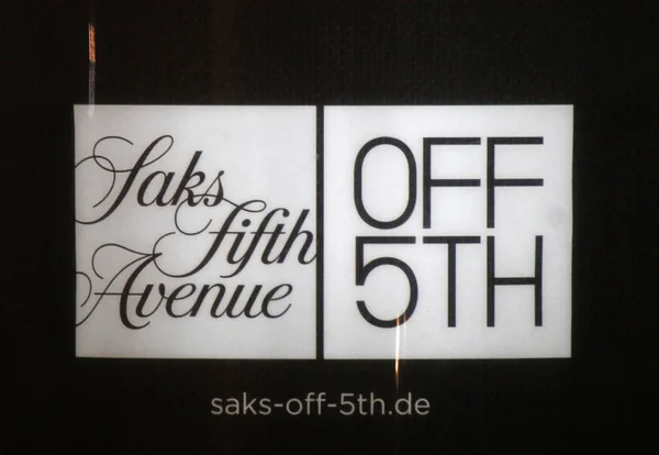 Logo van het merk "Saks Fifth Avenue" — Stockfoto