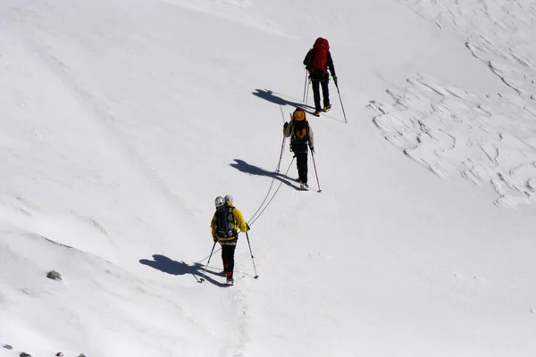 Alpinisti che scalano il Monte Bianco — Foto Stock