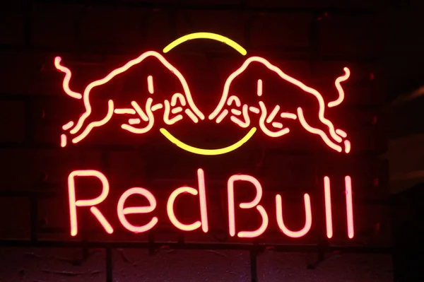 Logo dari merek "Red Bull " — Stok Foto