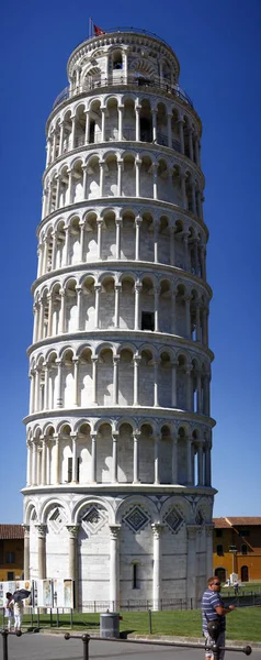 Eğik sidik kulesi — Stok fotoğraf
