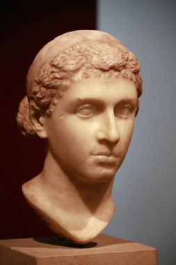 Kleopatra VII büstü