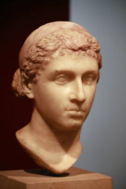 Kleopatra VII büstü