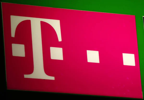 Logo sign "Deutsche Telekom" — ストック写真