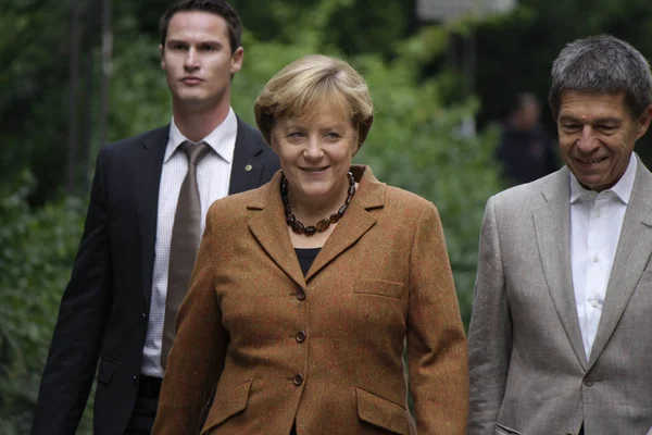 Angela Merkel com o marido Joachim Sauer — Fotografia de Stock