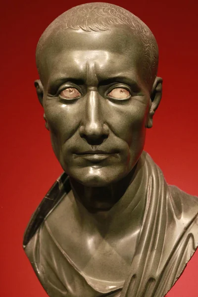 Скульптура Гая Юлия Цезаря — стоковое фото