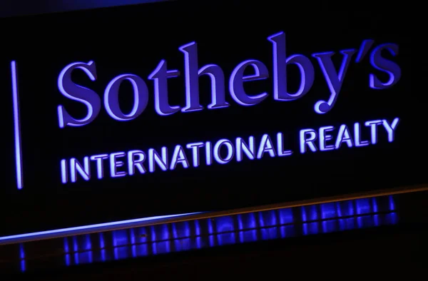 Znak logo "Sothebys International Realty" — Zdjęcie stockowe