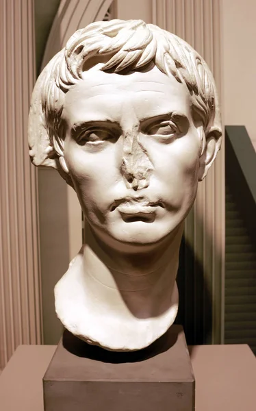 Sculptuur van Augustus in Humboldt Universiteit — Stockfoto