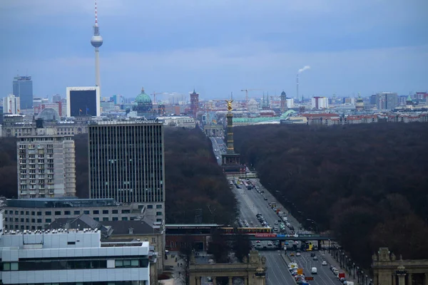 柏林电视塔与天际线 — 图库照片