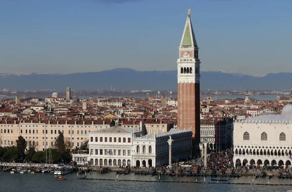 "Piazza San Marco" ve Venedik Doge Sarayı — Stok fotoğraf