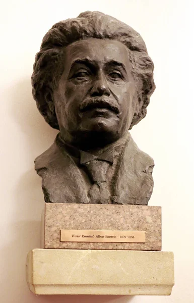 Escultura de Albert Einstein — Foto de Stock