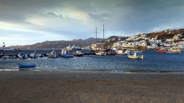 Utsikt över den gamla hamnen i Mykonos — Stockfoto