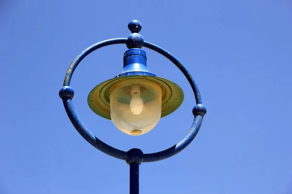 Straat lamp pool — Stockfoto