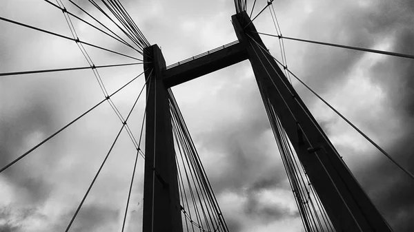 Fragment van een moderne kabel bleef brug — Stockfoto