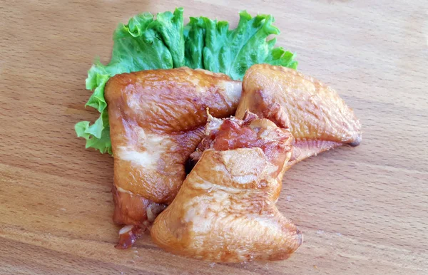 Deliciosa asa de frango defumado — Fotografia de Stock