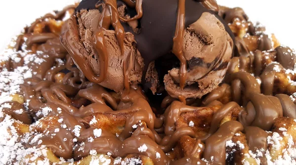 Chocolate, helado con gofre de cerca —  Fotos de Stock