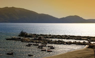 Zakynthos gün batımında Agios Sostis bağlantı noktası