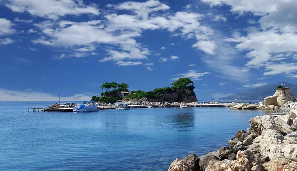 Порт Камео-Айленд и Агиос-Состис на острове Закинф, Греция — стоковое фото