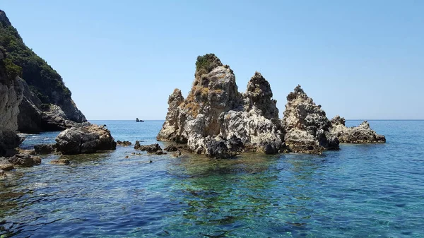 パレオカストリッツア、コルフ島、ギリシャの岩の美しい景色 — ストック写真
