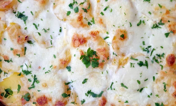Запеканка из картошки с сыром — стоковое фото