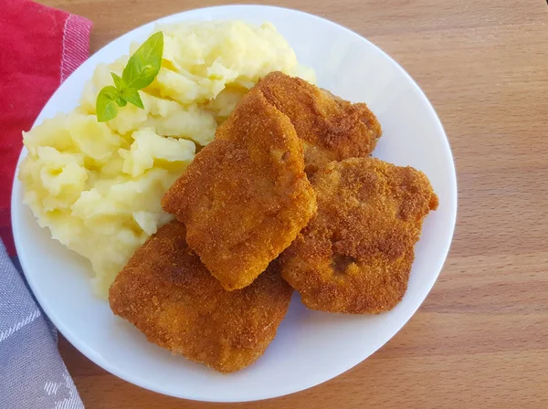 Schnitzel de soja et purée de pommes de terre — Photo