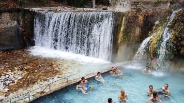Pella - Makedonya Yunanistan, 17 Ocak 2018: doğal Kaplıcalar termal hamam bilinen Loutra Pozar banyoları