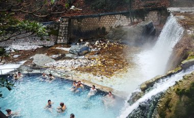 Pella - Makedonya Yunanistan, 17 Ocak 2018: doğal Kaplıcalar termal hamam bilinen Loutra Pozar banyoları