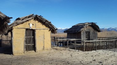 Dispilio, tarih öncesi lakeside yerleşim yakın ORESTIADA göl (Kesriye, Yunanistan)