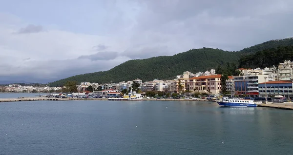 Igoumenitsa, Řecko - 20. ledna 2018: Úžasný výhled na přístav Igoumenitsa vesnice na 20 ledna 2018 v Řecku — Stock fotografie