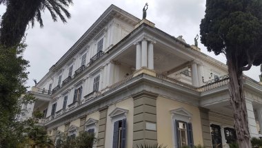 Corfu, Yunanistan - 21 Ocak 2018: Achilleion Sarayı, İmparatoriçe Avusturya Elisabeth Bavyera Corfu Island, Yunanistan
