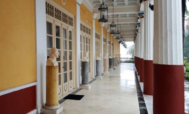 Terasta Achilleion princess Sissy palace: Korfu, Yunanistan'ın Korfu, Yunanistan - 21 Ocak 2018: heykeller