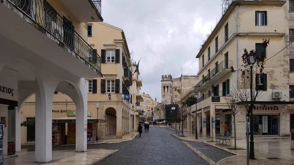Корфу, Греция - 21 января 2018 года: Узкие улицы и переулки в Керкире, остров Корфу, Греция — стоковое фото