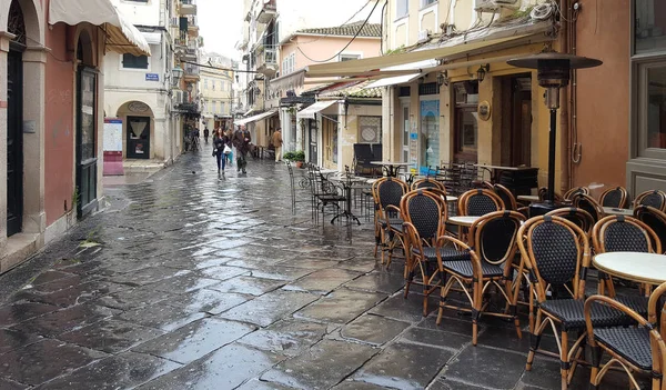 Korfu, Řecko - 21. ledna 2018: Úzkých ulic a uliček v Korfu, ostrov Korfu, Řecko — Stock fotografie