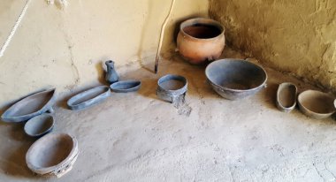 Kesriye, Yunanistan - 19 Ocak 2018. Tarih öncesi yerleşim Dispilio ve antik gemi. 