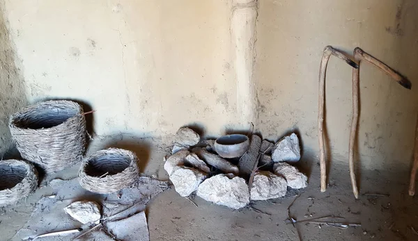 KASTORIA, GRECIA - 19 de enero de 2018. Objetos antiguos en el asentamiento prehistórico de Dispilio . — Foto de Stock