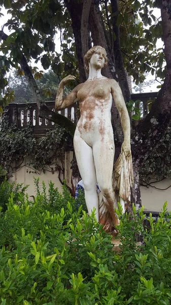 Estátua em Aquiles palácio da Imperatriz da Áustria Elisabeth da Baviera na ilha de Corfu, Grécia — Fotografia de Stock