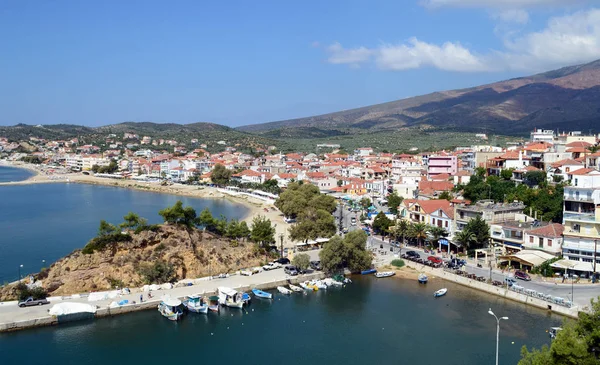 Bella vista sulla città di Limenaria vicino al mare sull'isola di Taso, Grecia — Foto Stock