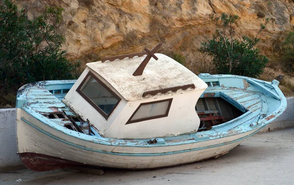 Vieux bateau de pêche en bois — Photo