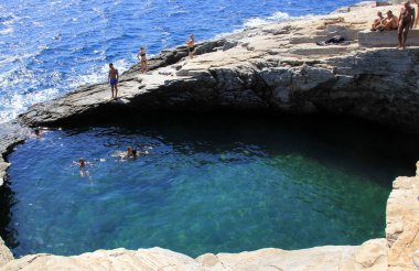 Taşöz, Yunanistan - 16 Eylül 2015: doğal havuzu Giola Thassos Island, Yunanistan