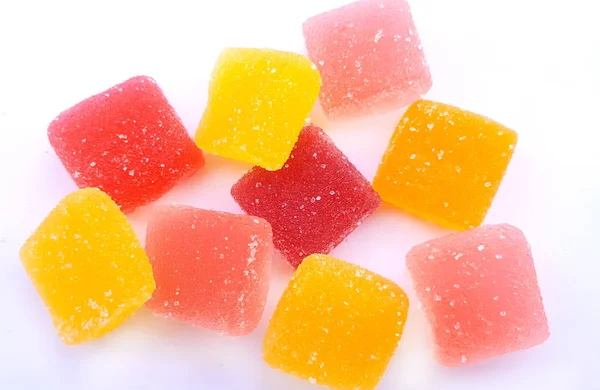 Dulces de azúcar de jalea coloridos sobre fondo blanco — Foto de Stock