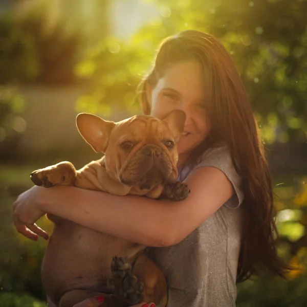 自然に犬と少女 — ストック写真